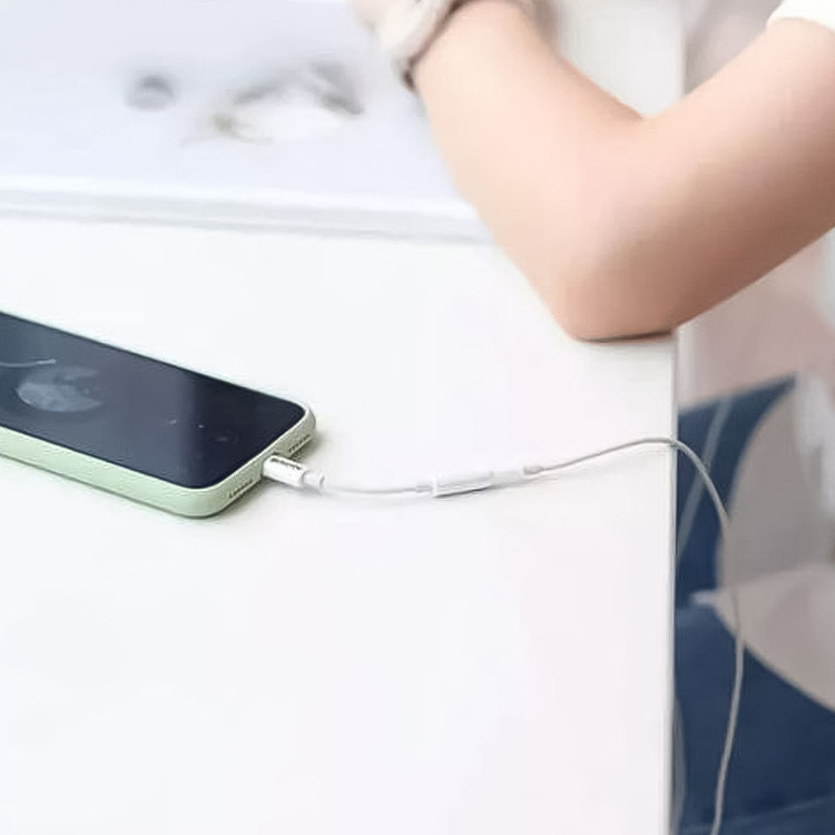 مبدل لایتنینگ به جک 3.5 میلیمتری باوین کد 19